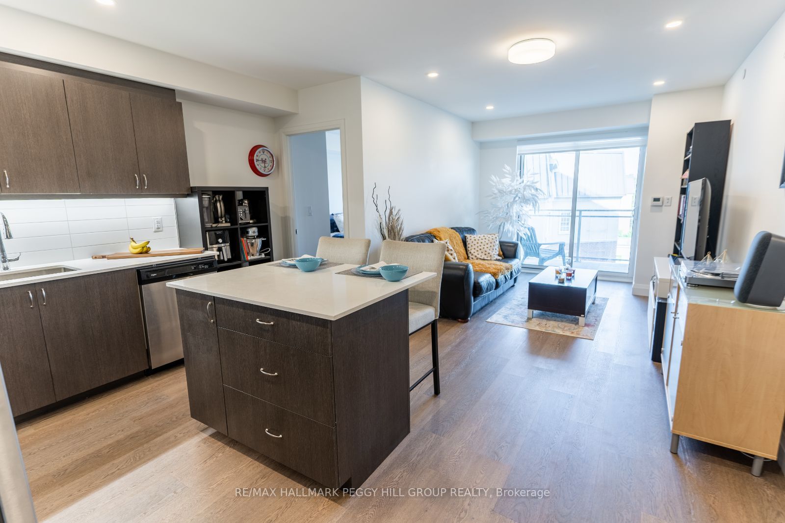 58 Lakeside Terr, #709