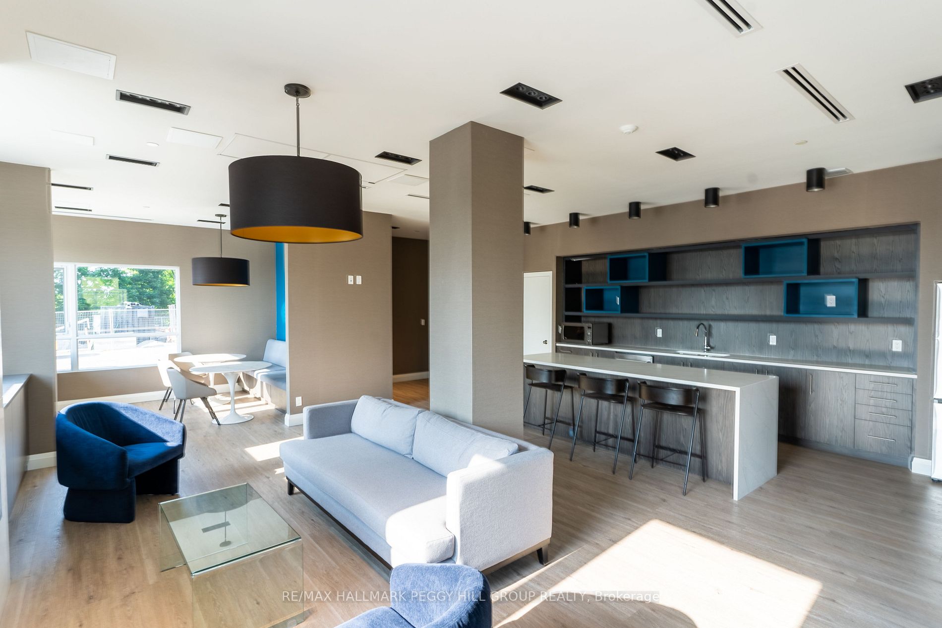58 Lakeside Terr, #709
