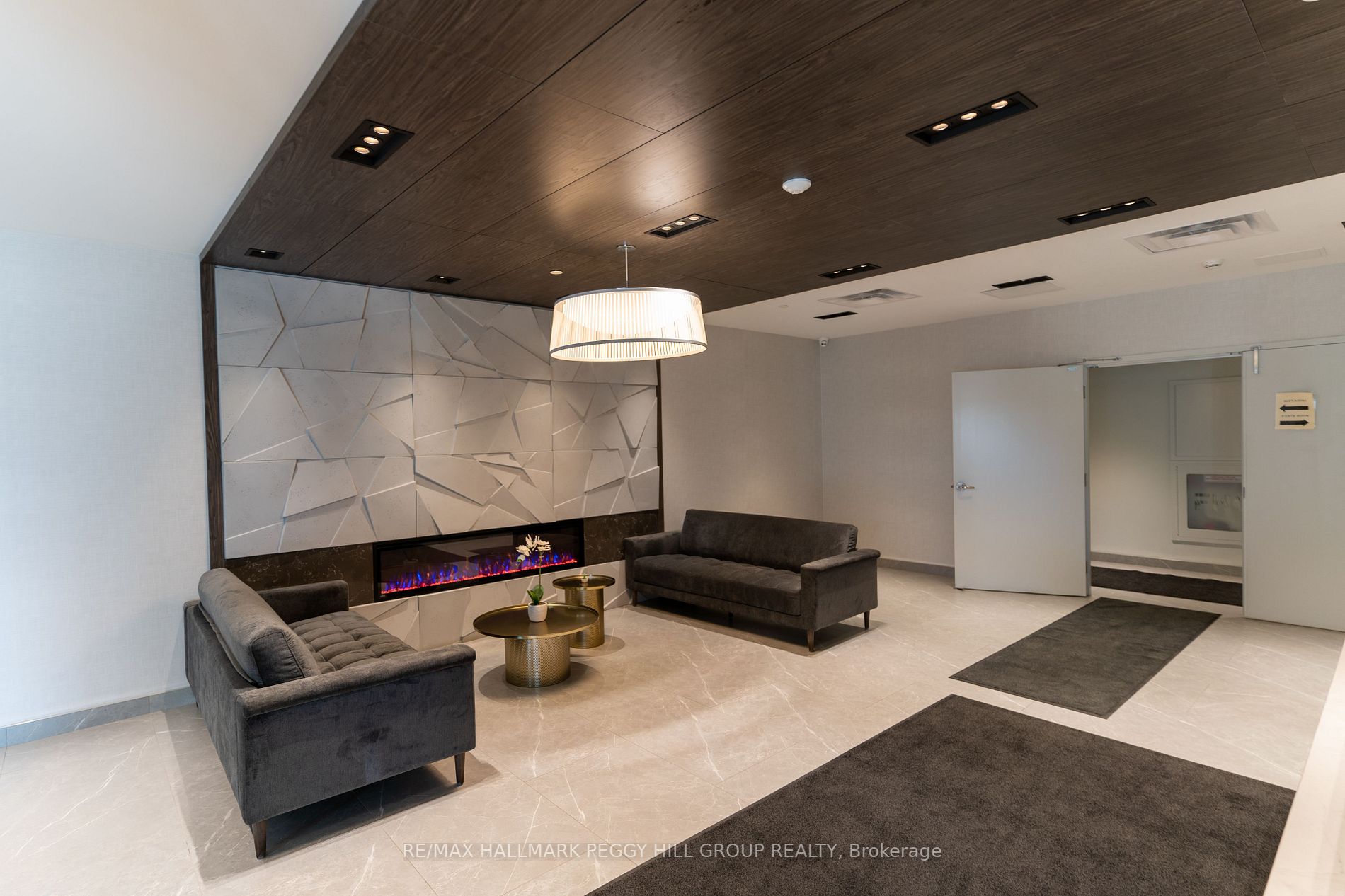 58 Lakeside Terr, #709
