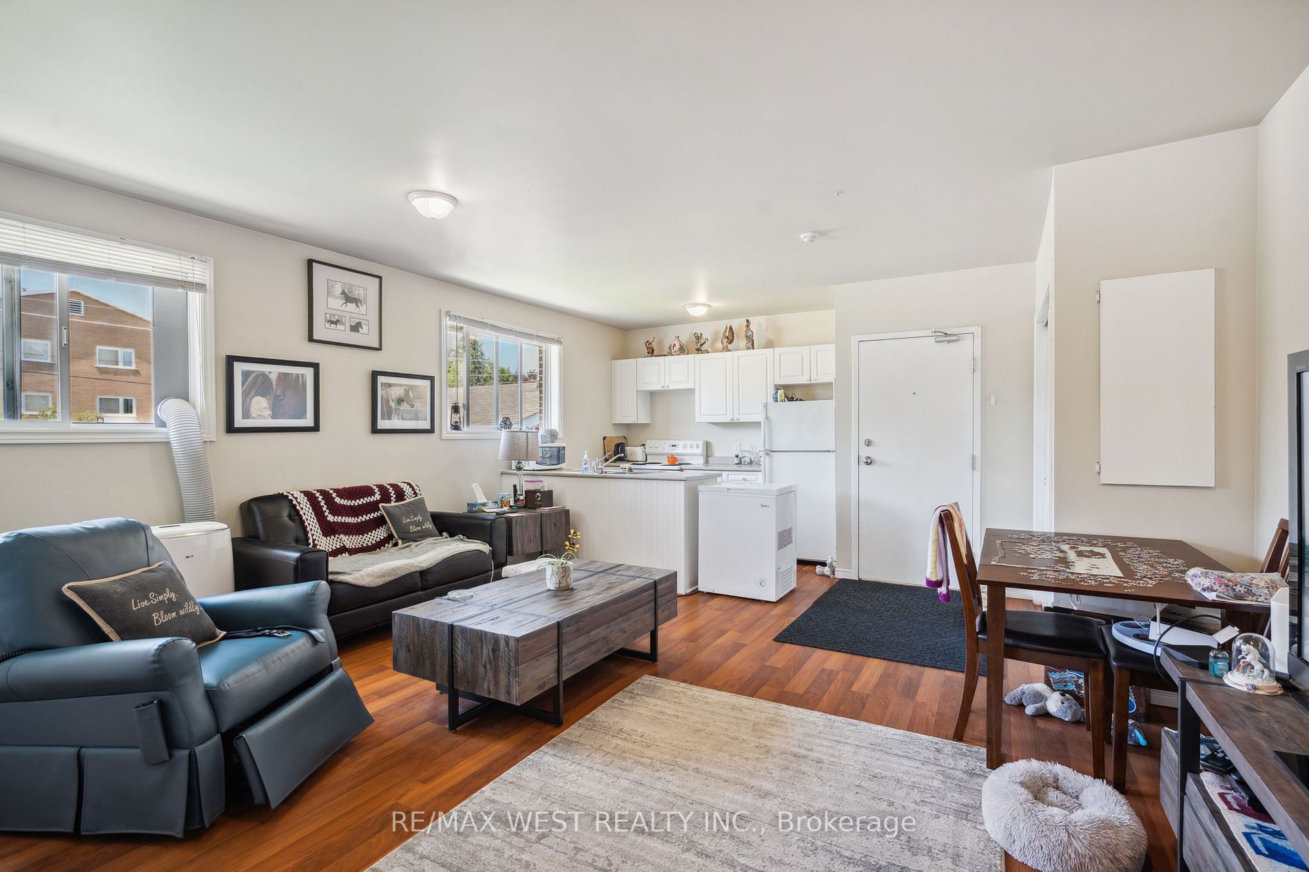 255 West St N