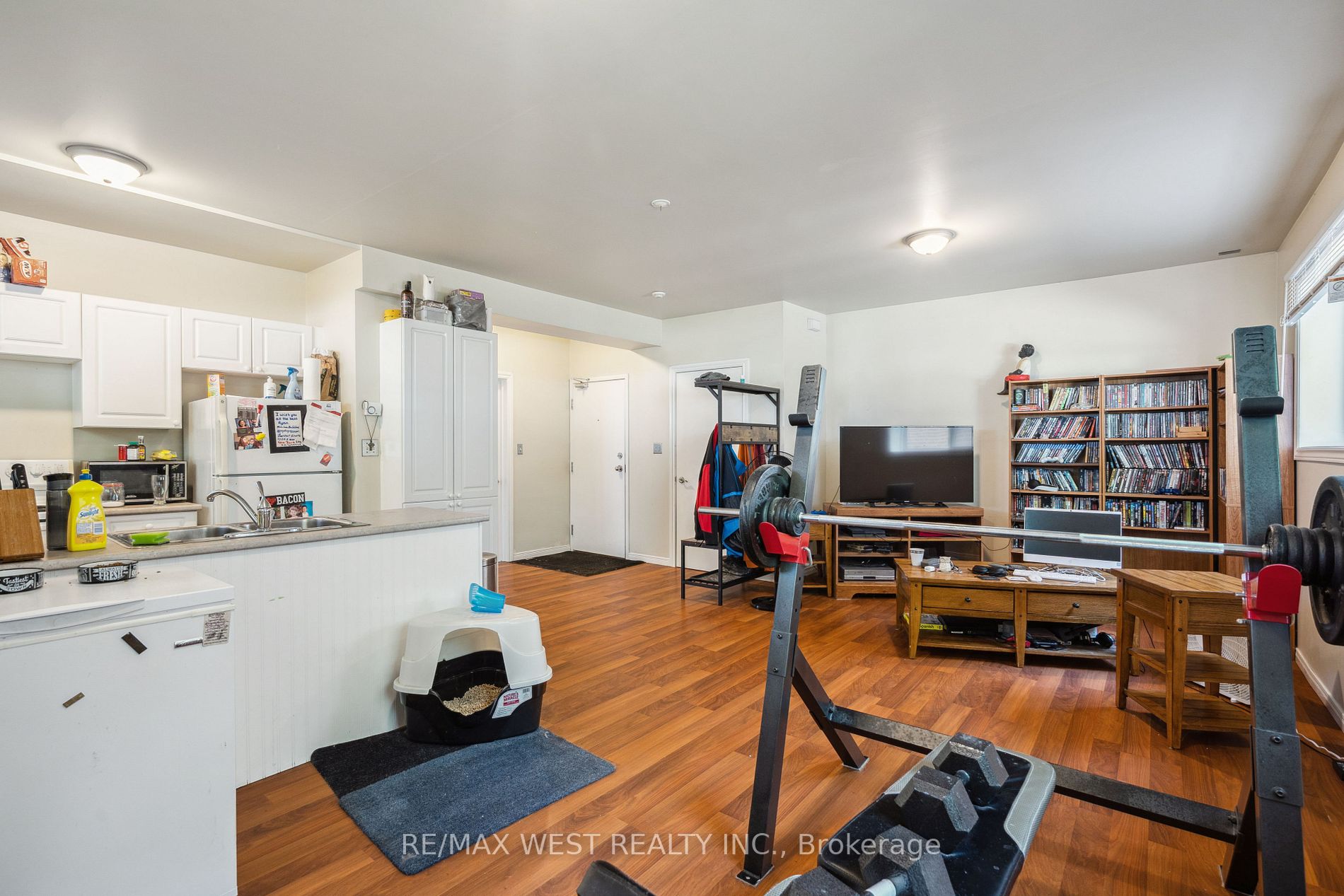 255 West St N