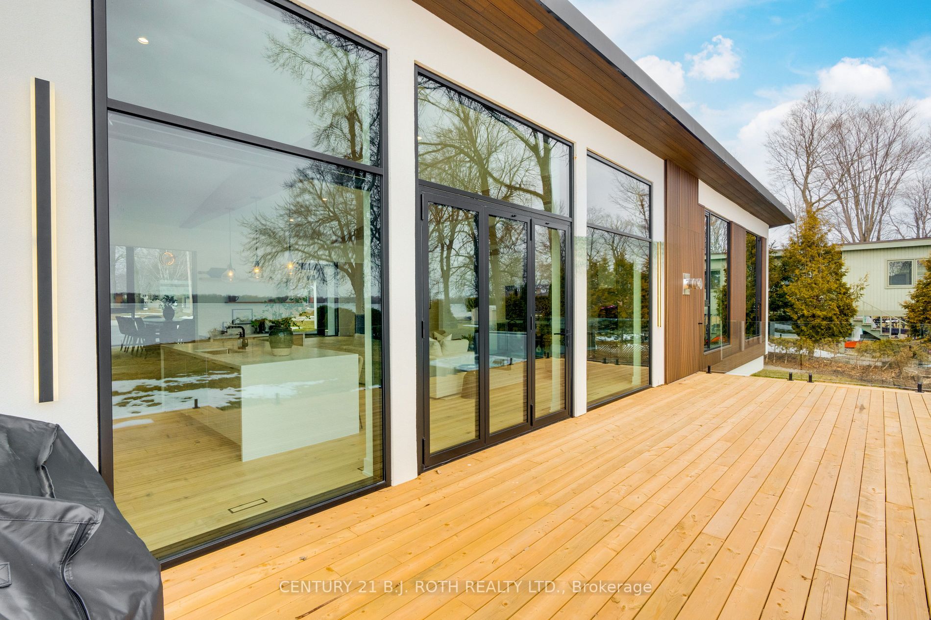 655 Glen Cres