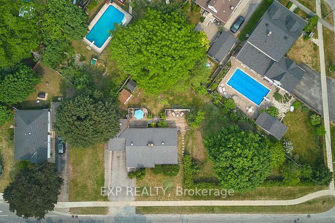 325 Innisfil St