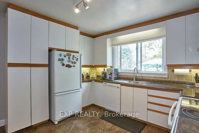 325 Innisfil St