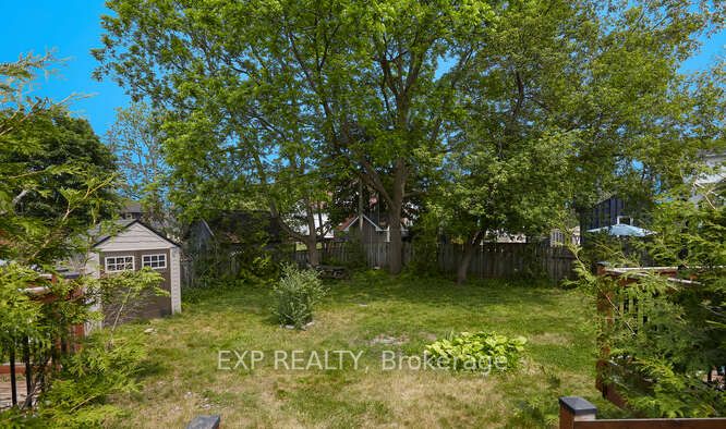 325 Innisfil St