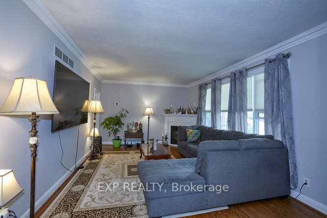 325 Innisfil St