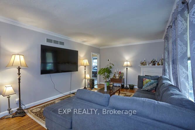 325 Innisfil St