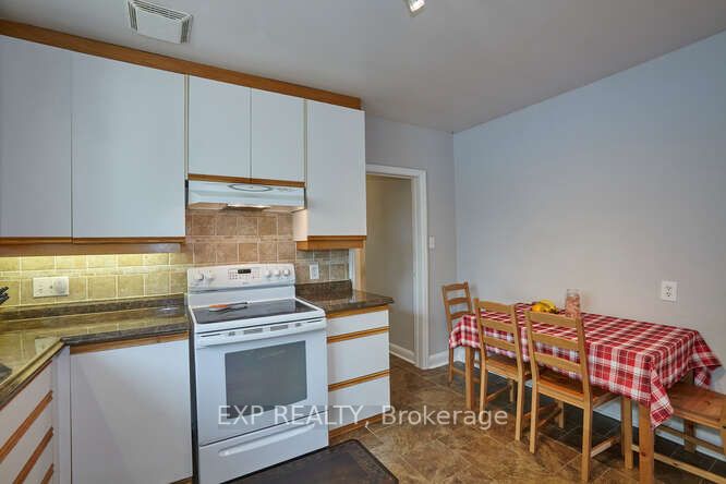 325 Innisfil St