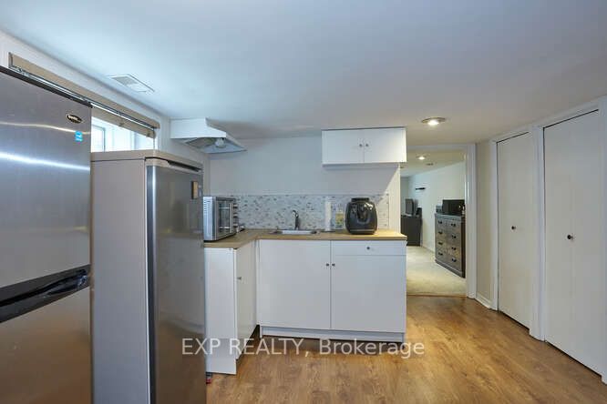 325 Innisfil St