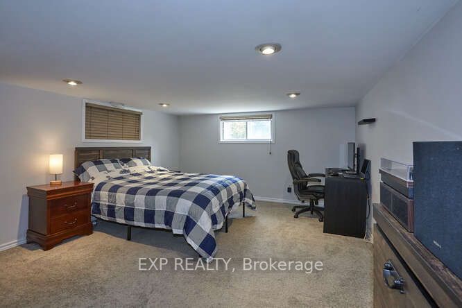 325 Innisfil St