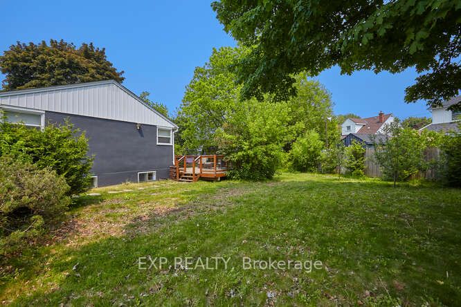 325 Innisfil St