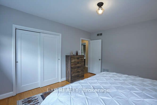 325 Innisfil St