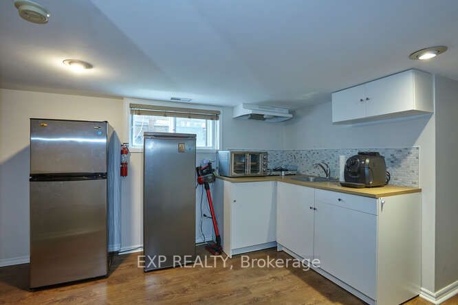 325 Innisfil St