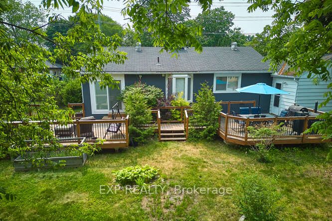 325 Innisfil St