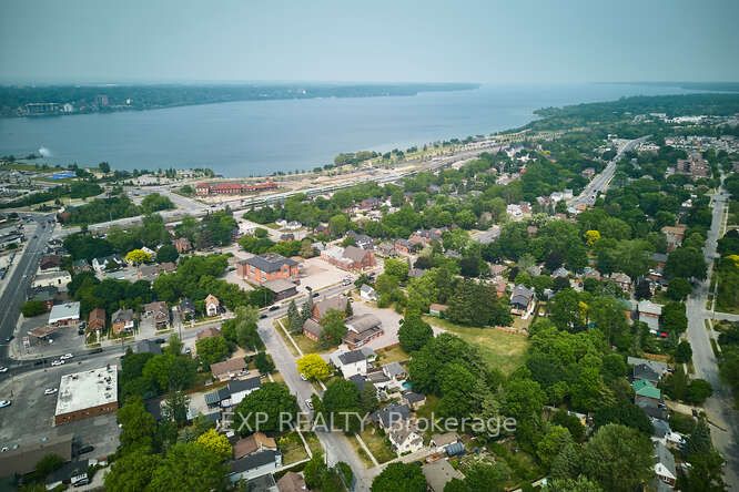 325 Innisfil St