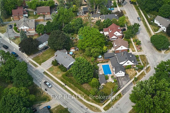 325 Innisfil St