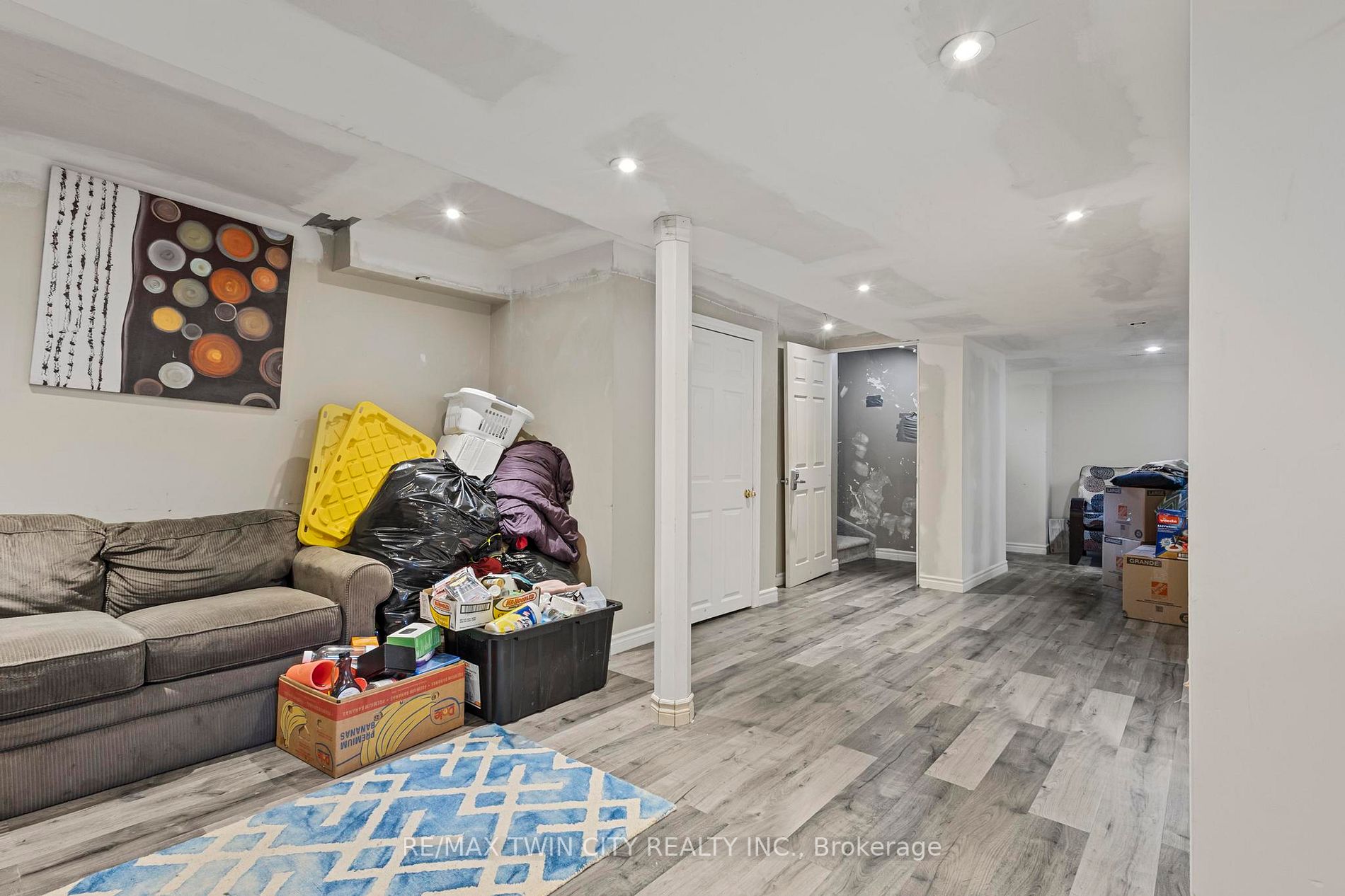 293 Livingstone St W
