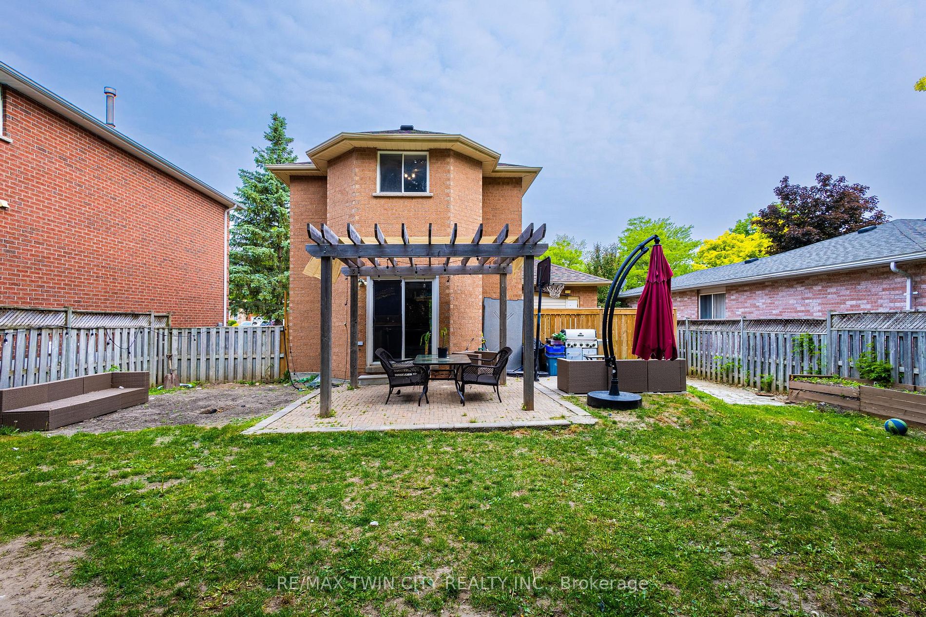 293 Livingstone St W