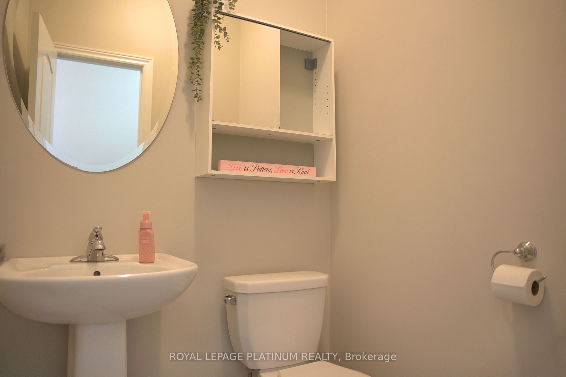 37 Cygnus Cres