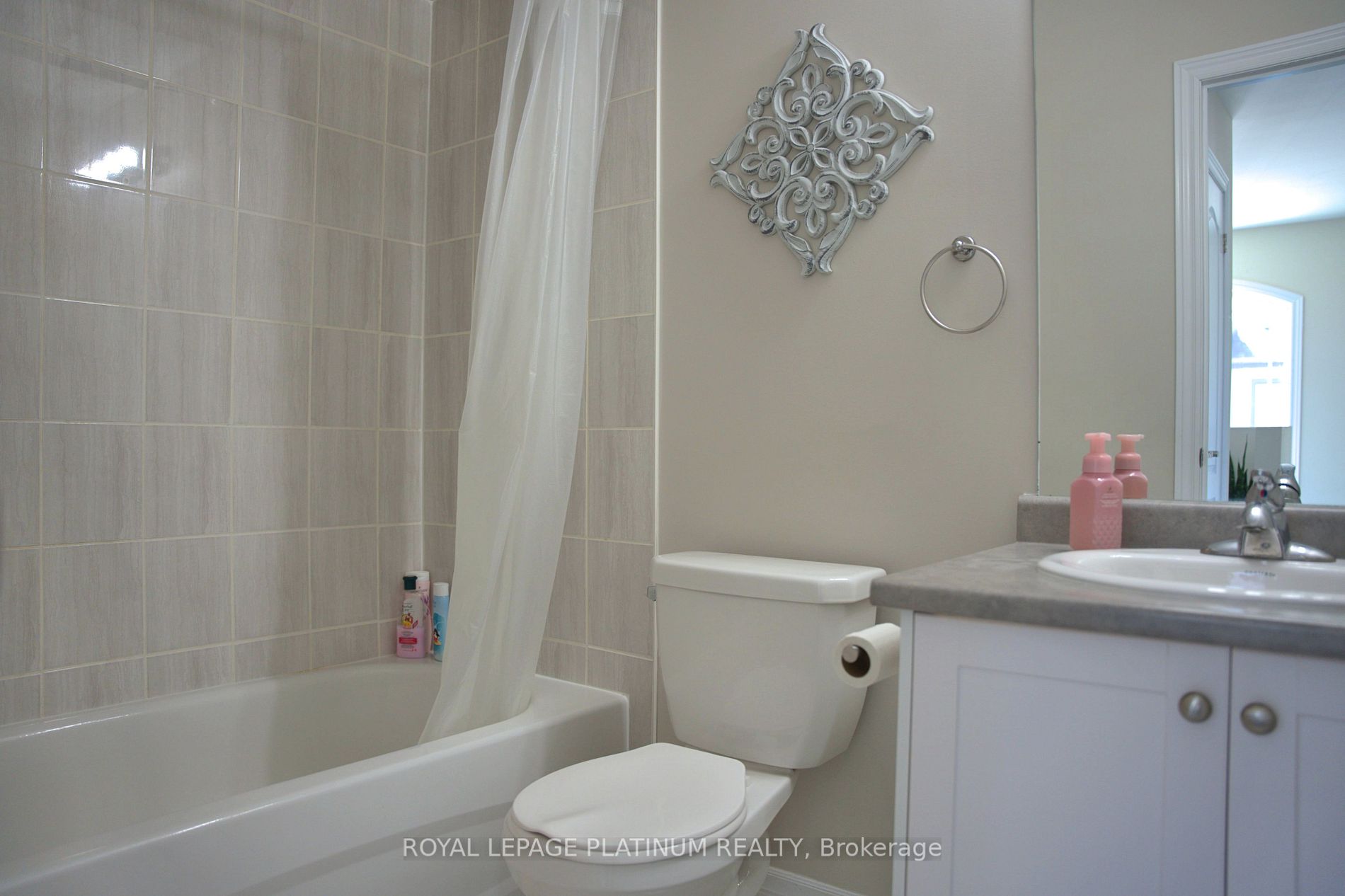 37 Cygnus Cres