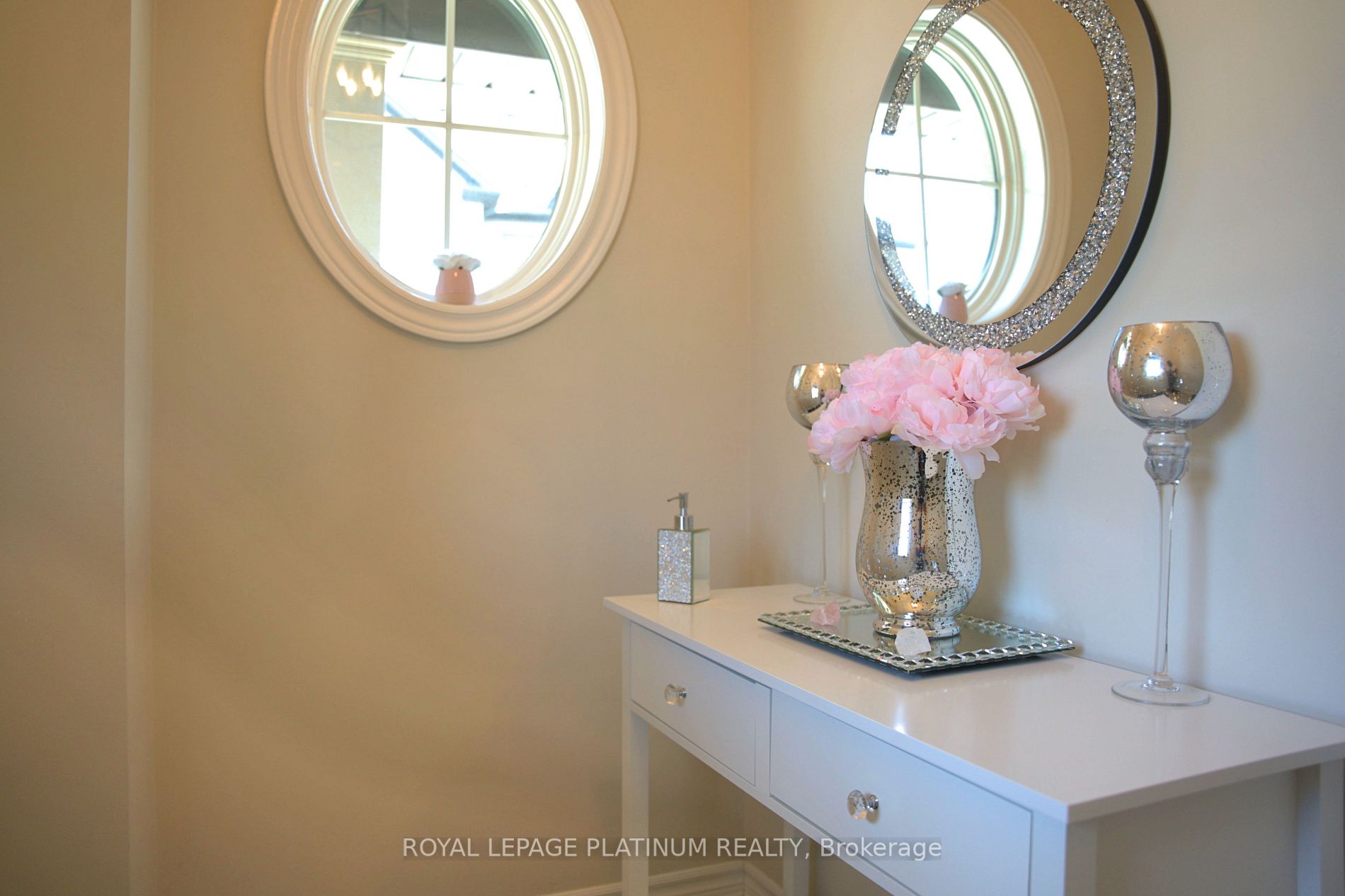 37 Cygnus Cres