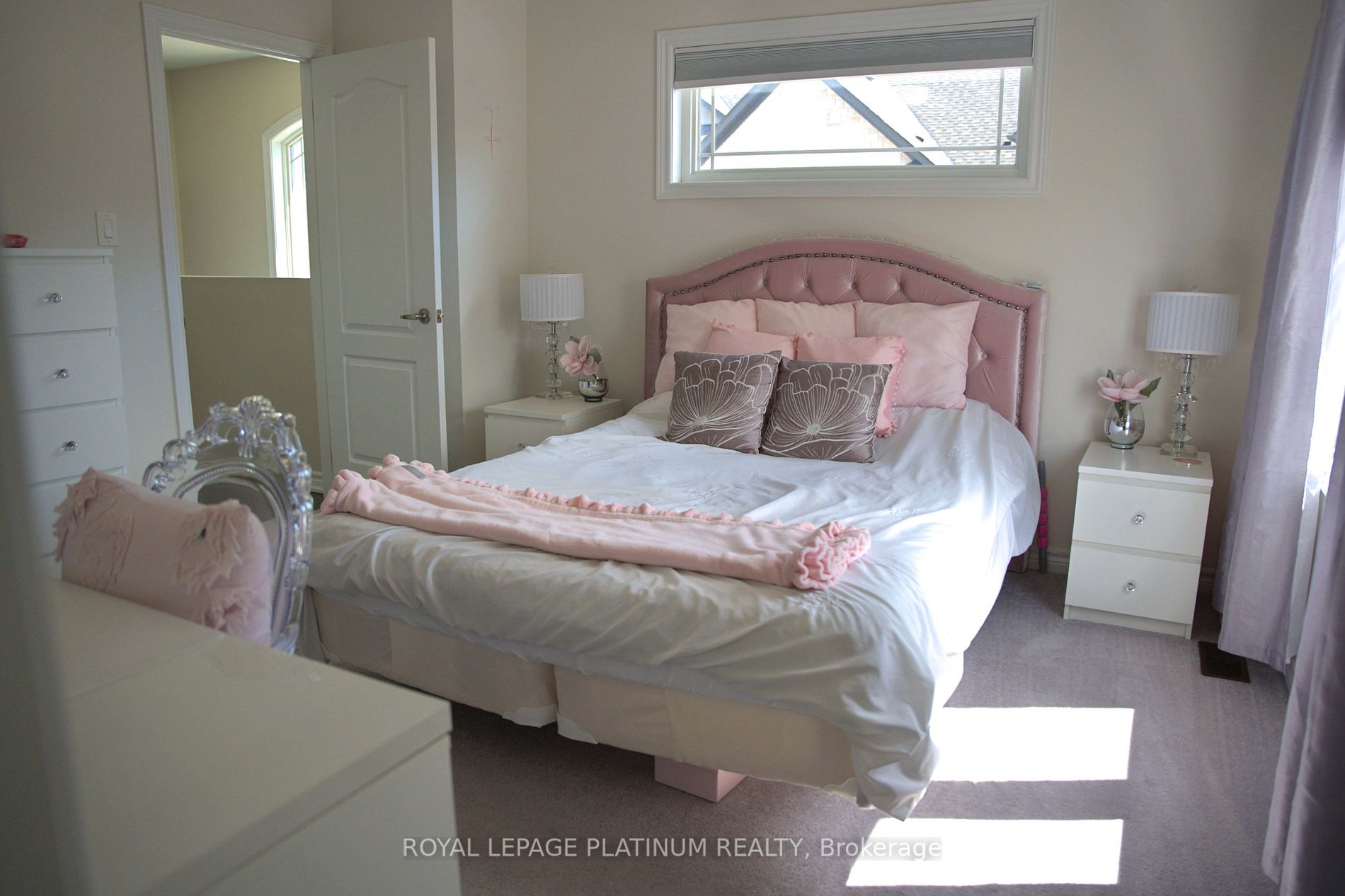 37 Cygnus Cres