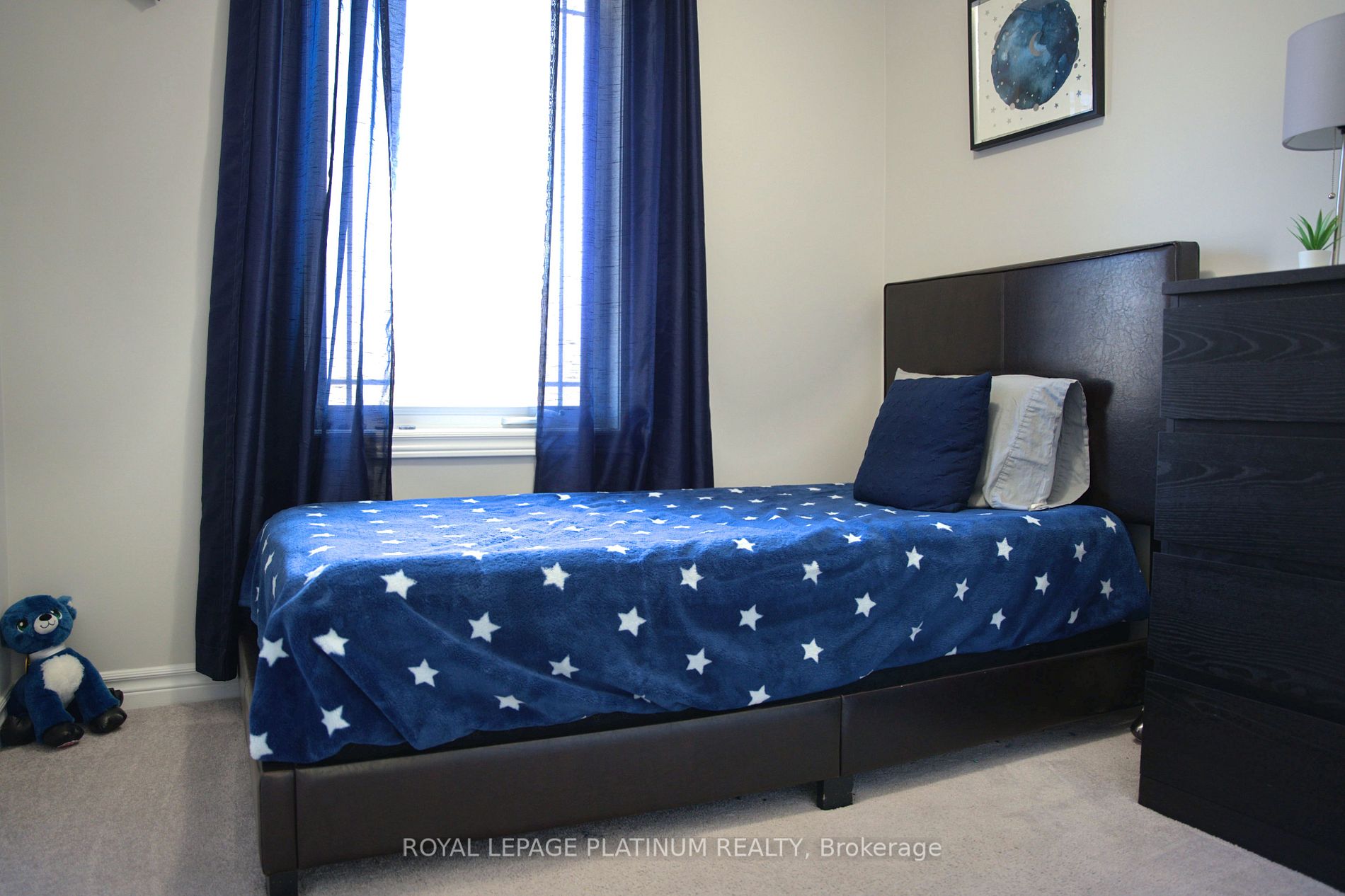 37 Cygnus Cres