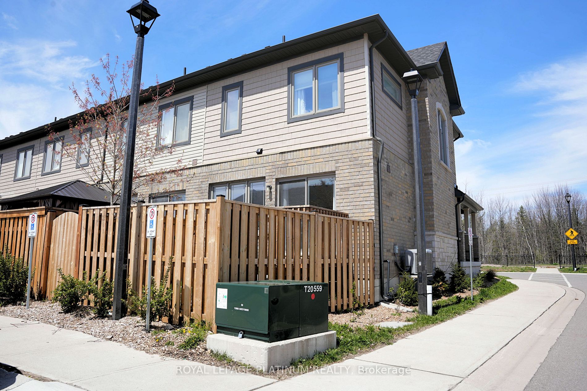 37 Cygnus Cres