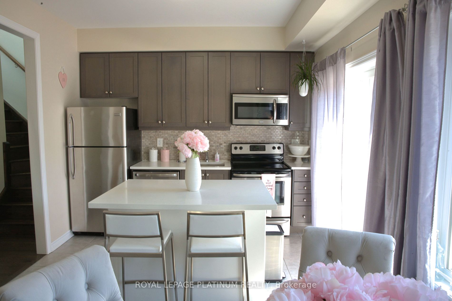 37 Cygnus Cres