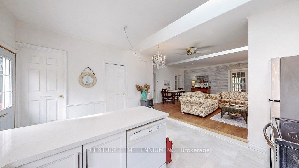Listing S6126552 - Large Photo # 16