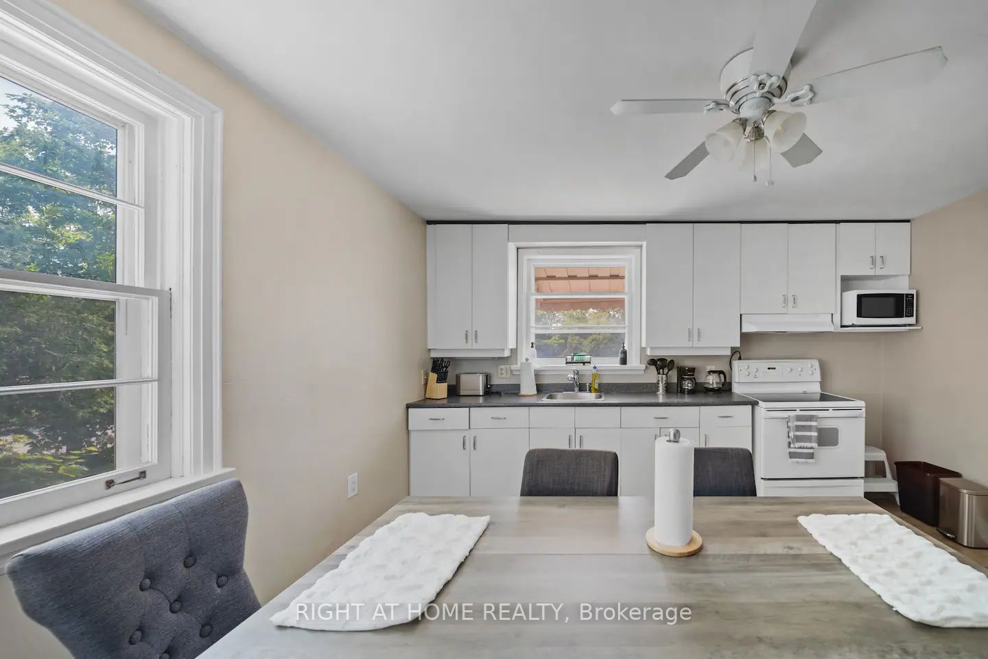 21 Thomson St, #Main Fl
