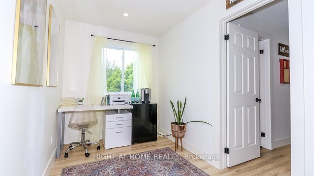 5 Agnes St