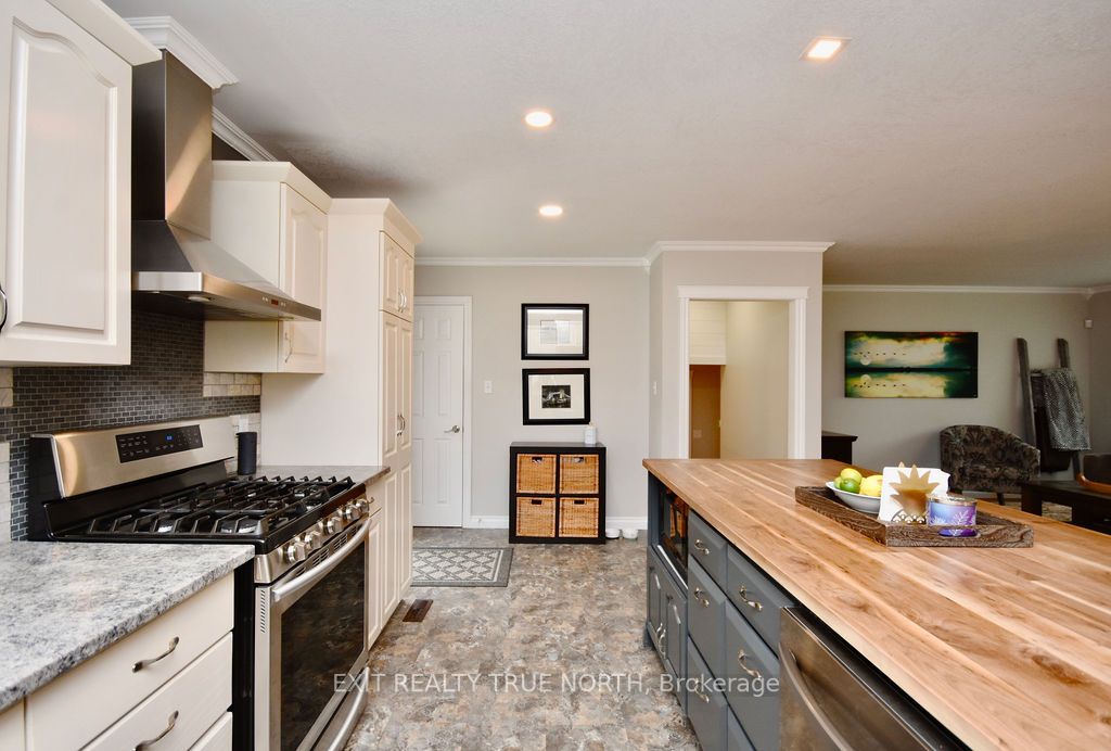 12 Huron St