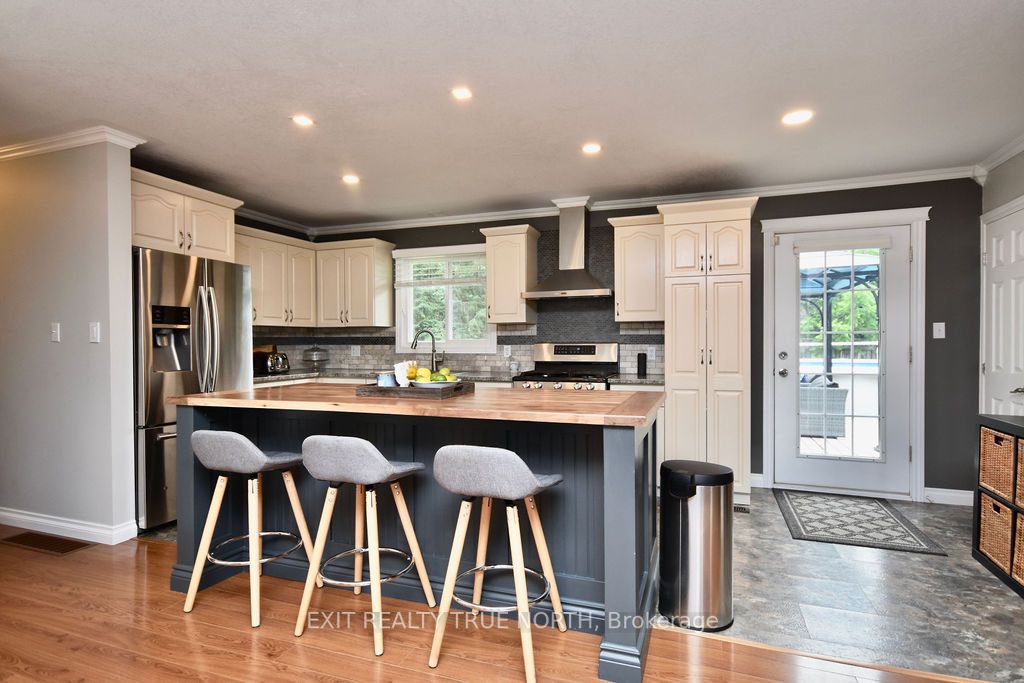 12 Huron St