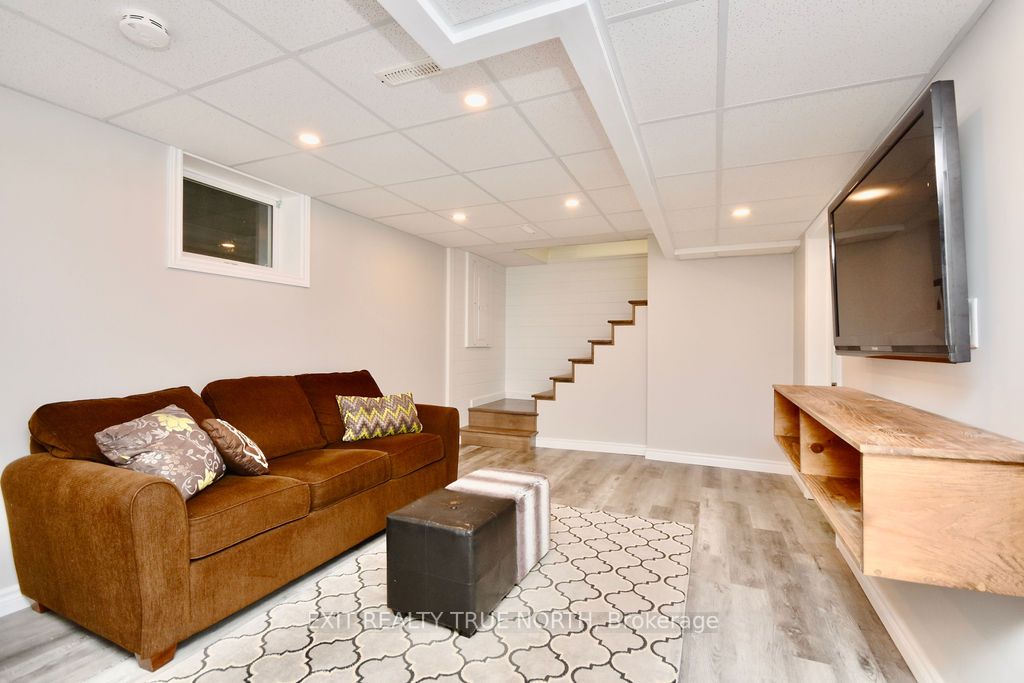 12 Huron St