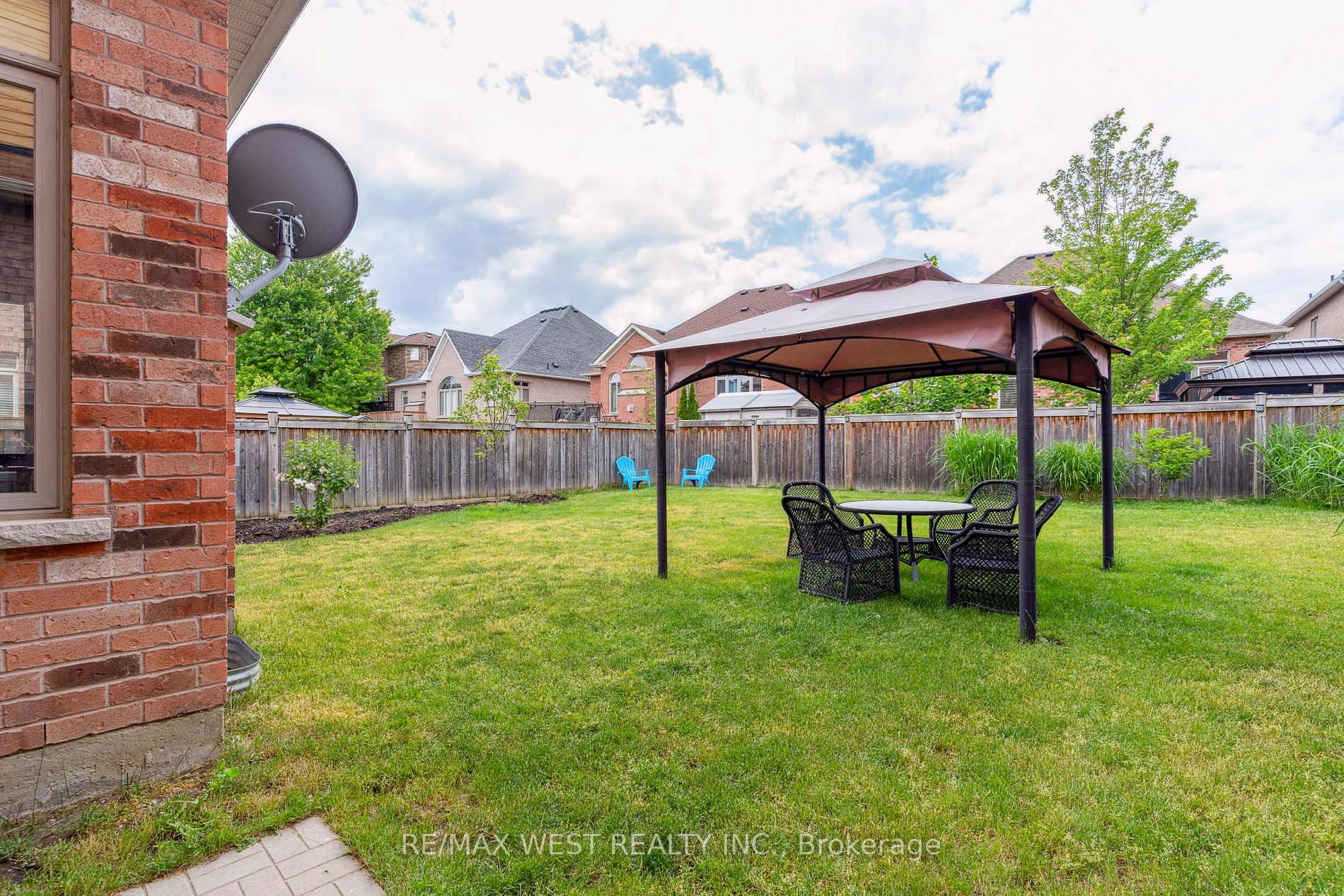 35 Royal Park Blvd