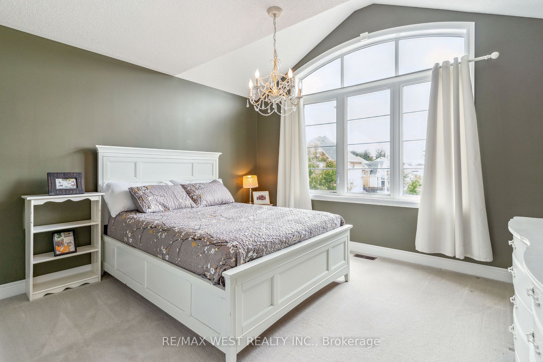 35 Royal Park Blvd