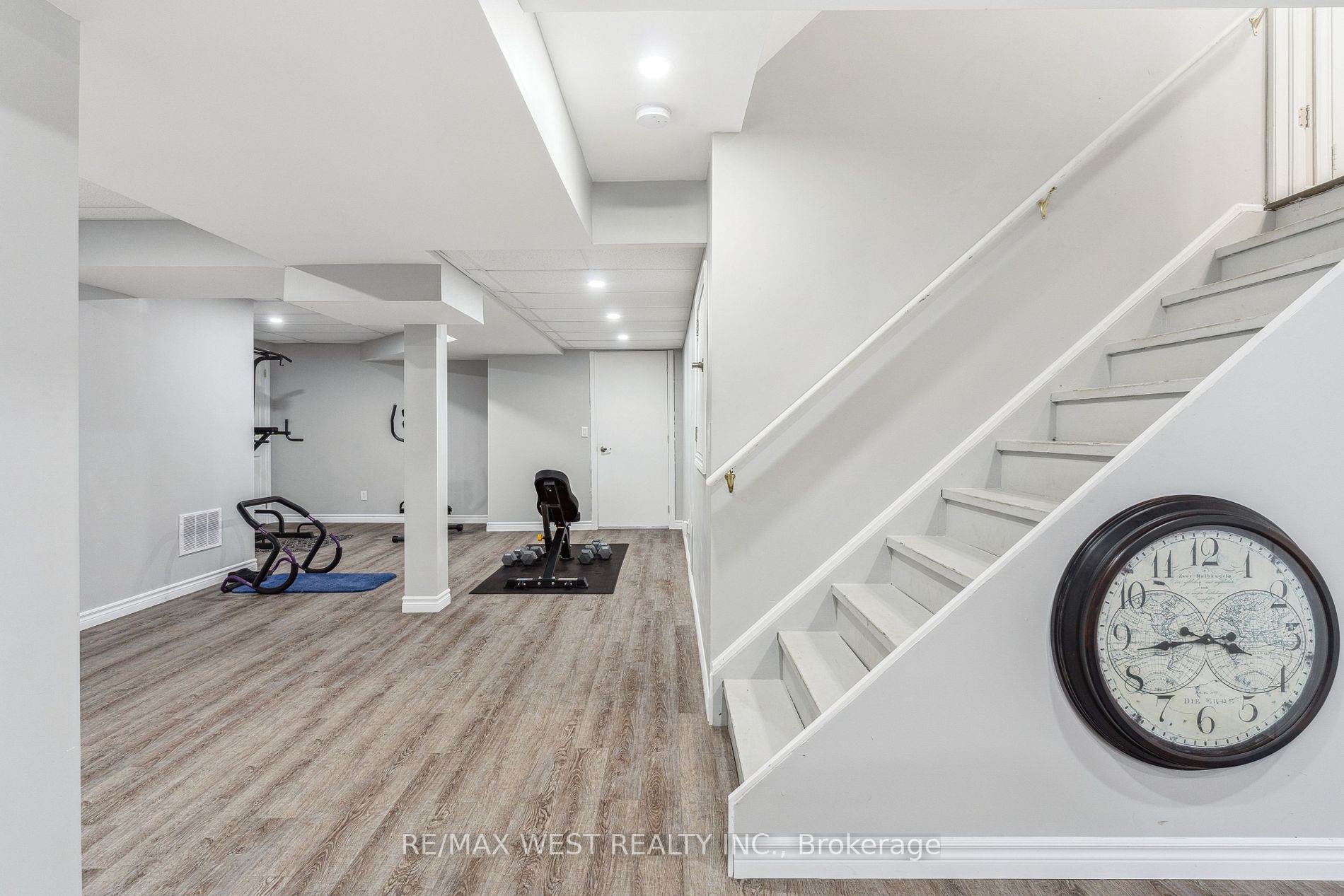 35 Royal Park Blvd