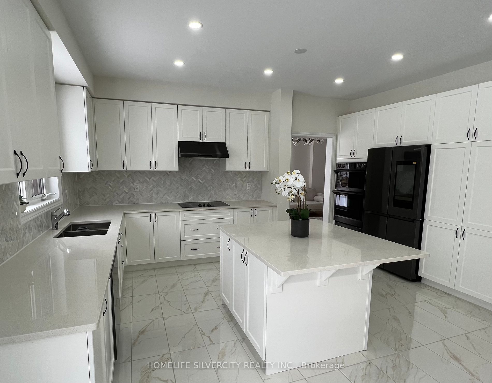 115 Rugman Cres