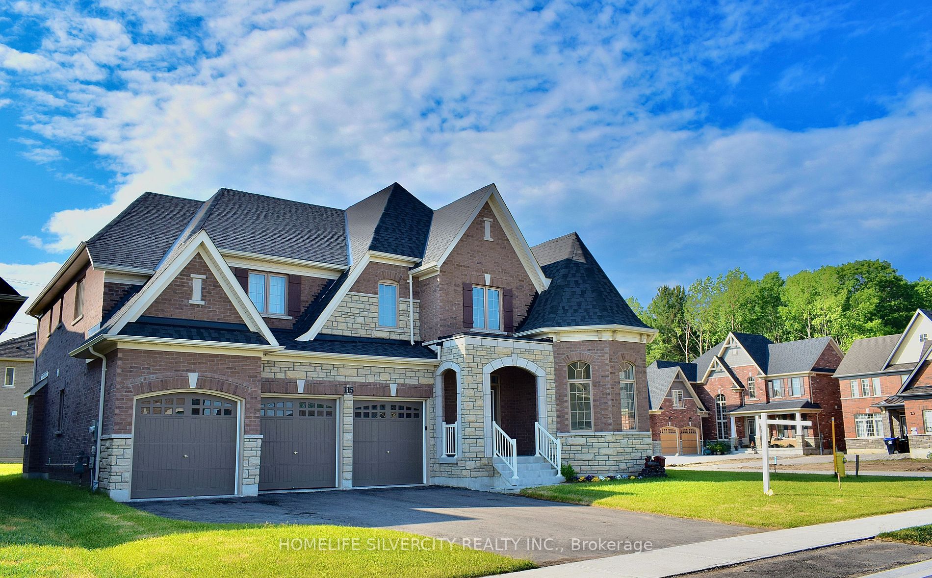 115 Rugman Cres