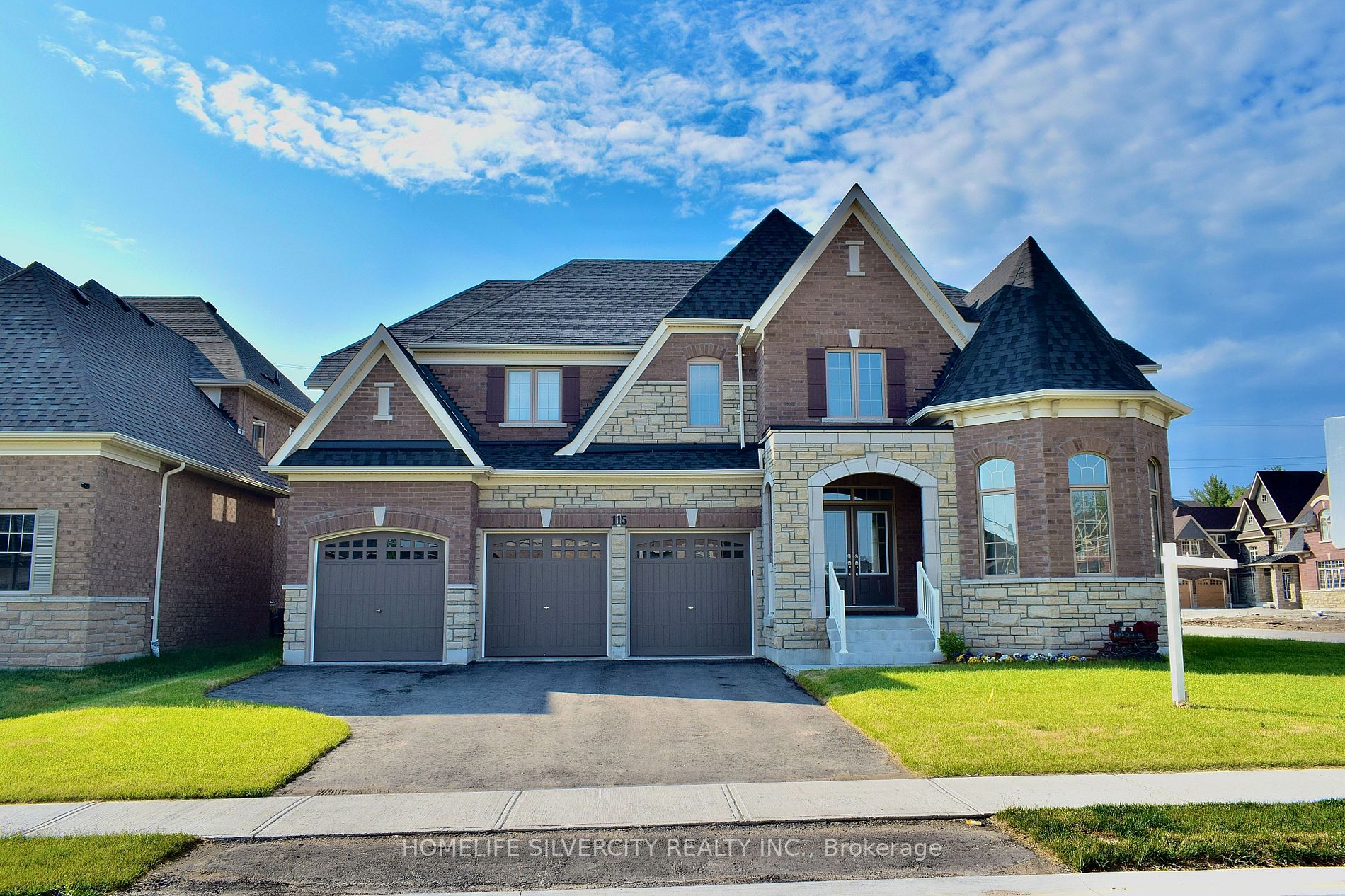 115 Rugman Cres
