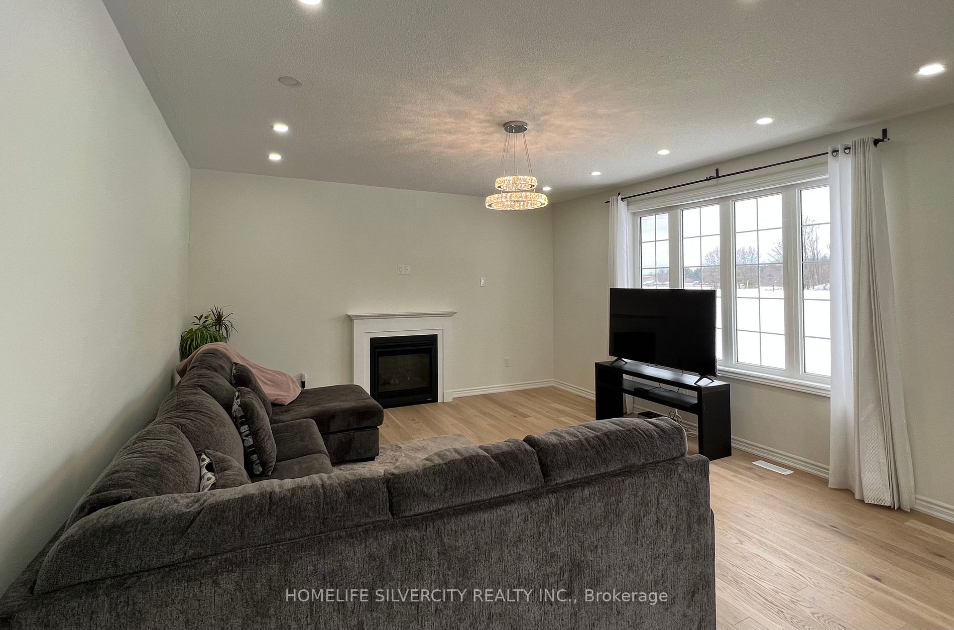 115 Rugman Cres