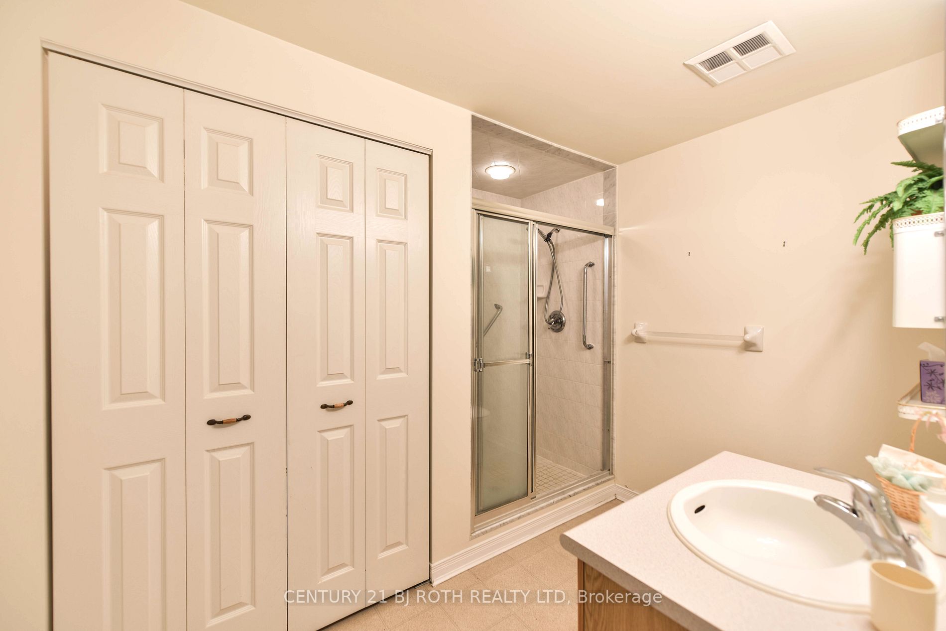 20 Museum Dr, #209