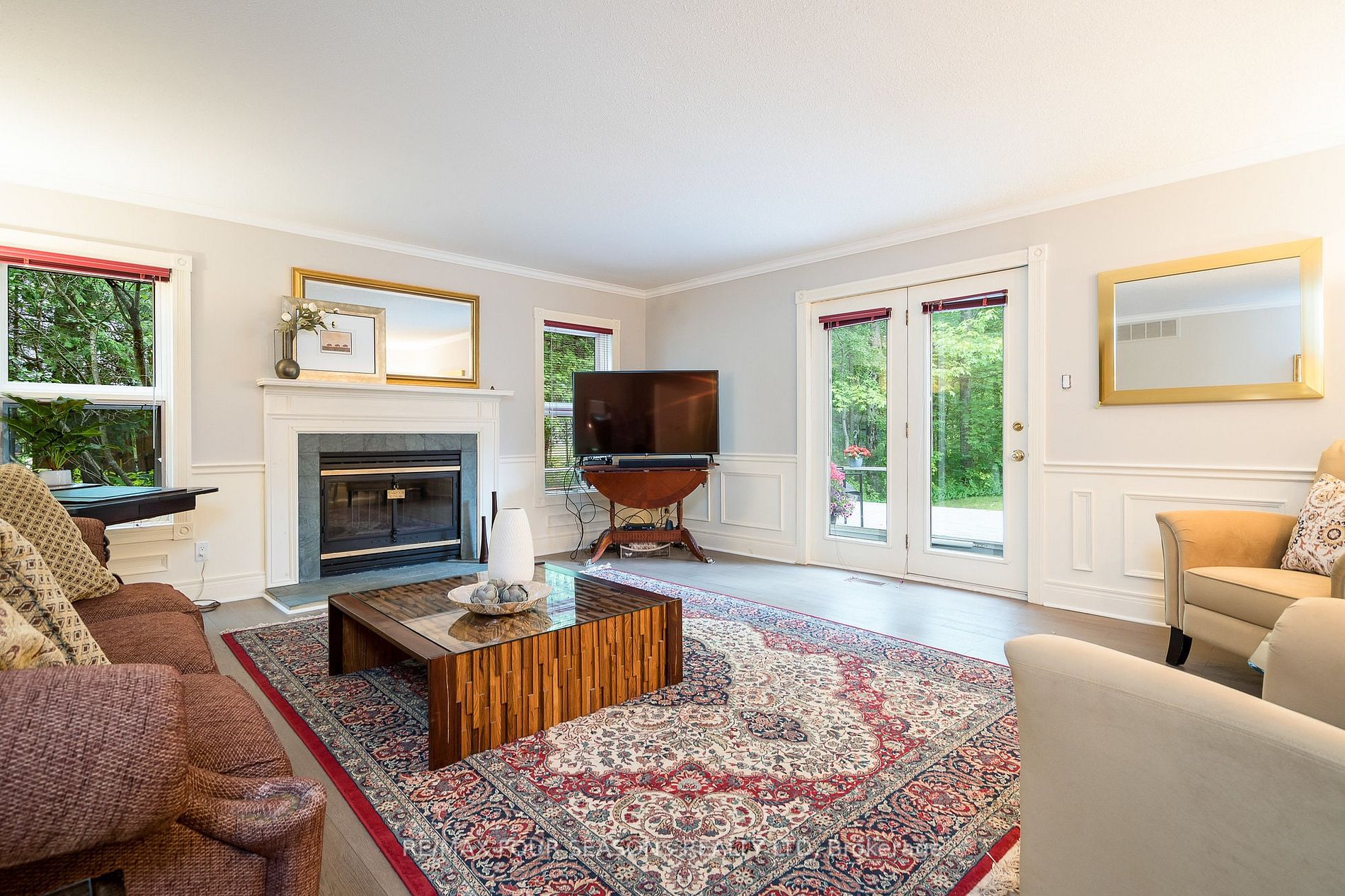 2 Woodview Dr E