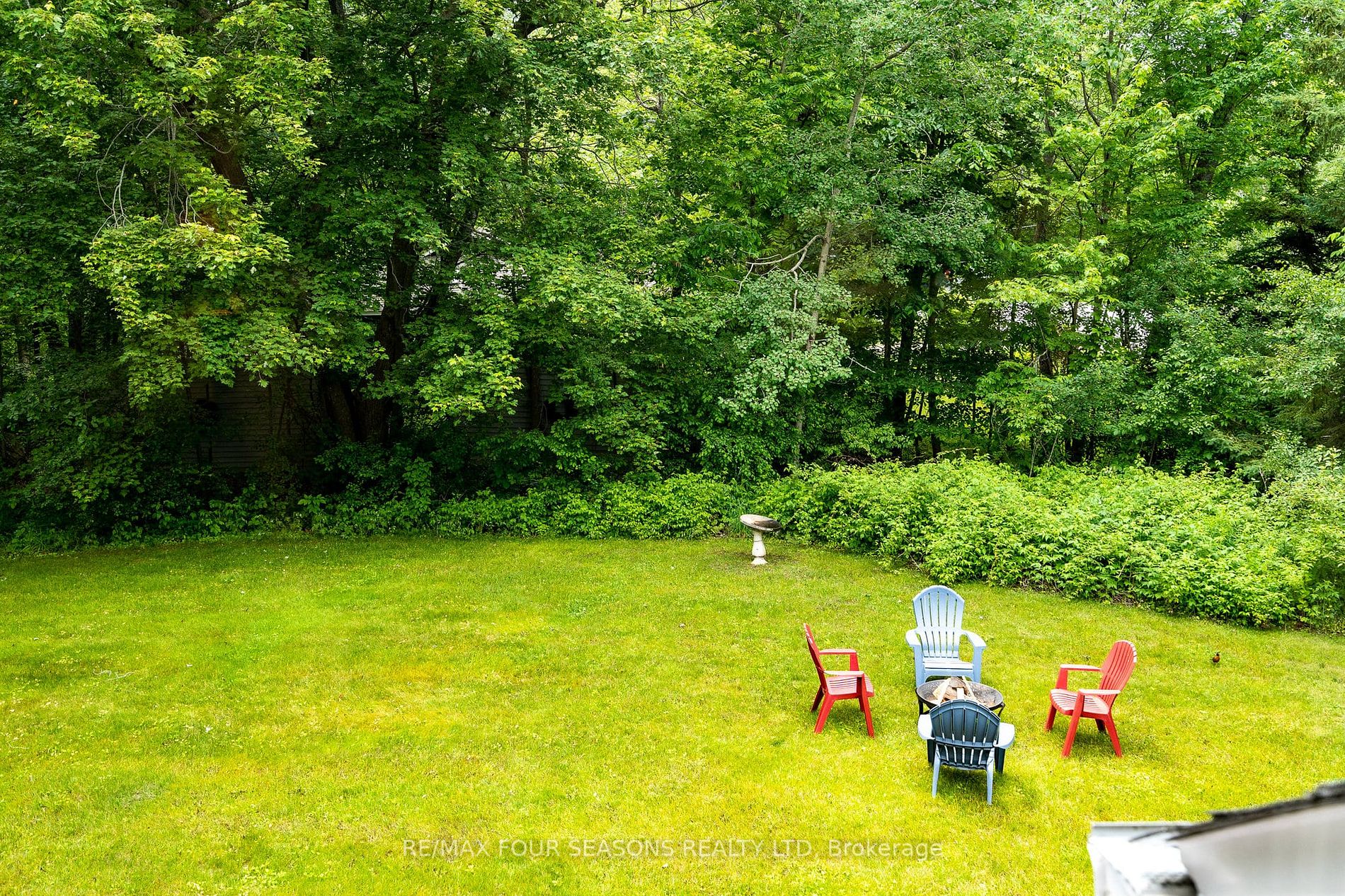 2 Woodview Dr E