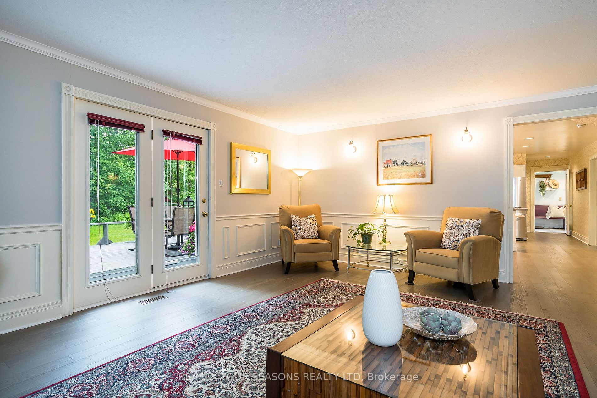 2 Woodview Dr E