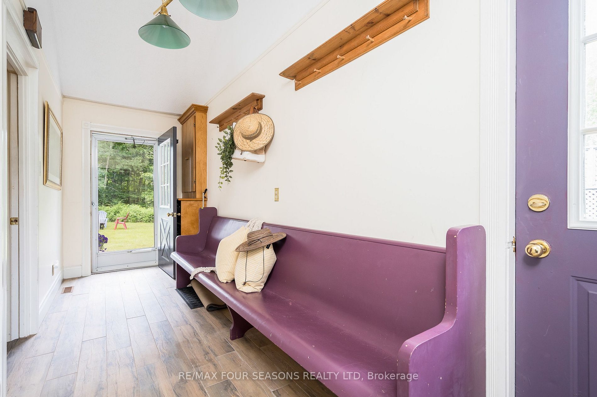 2 Woodview Dr E