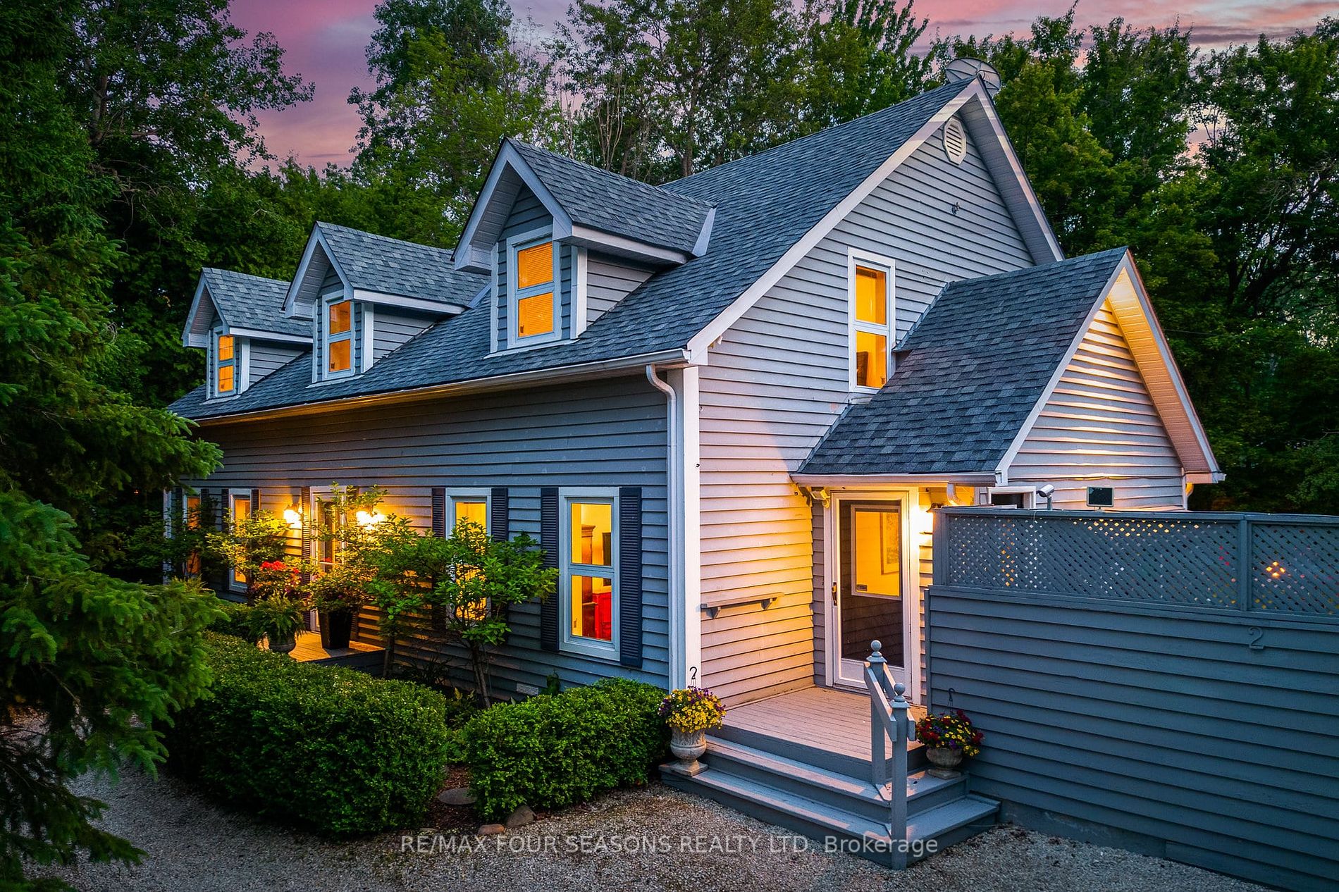 2 Woodview Dr E