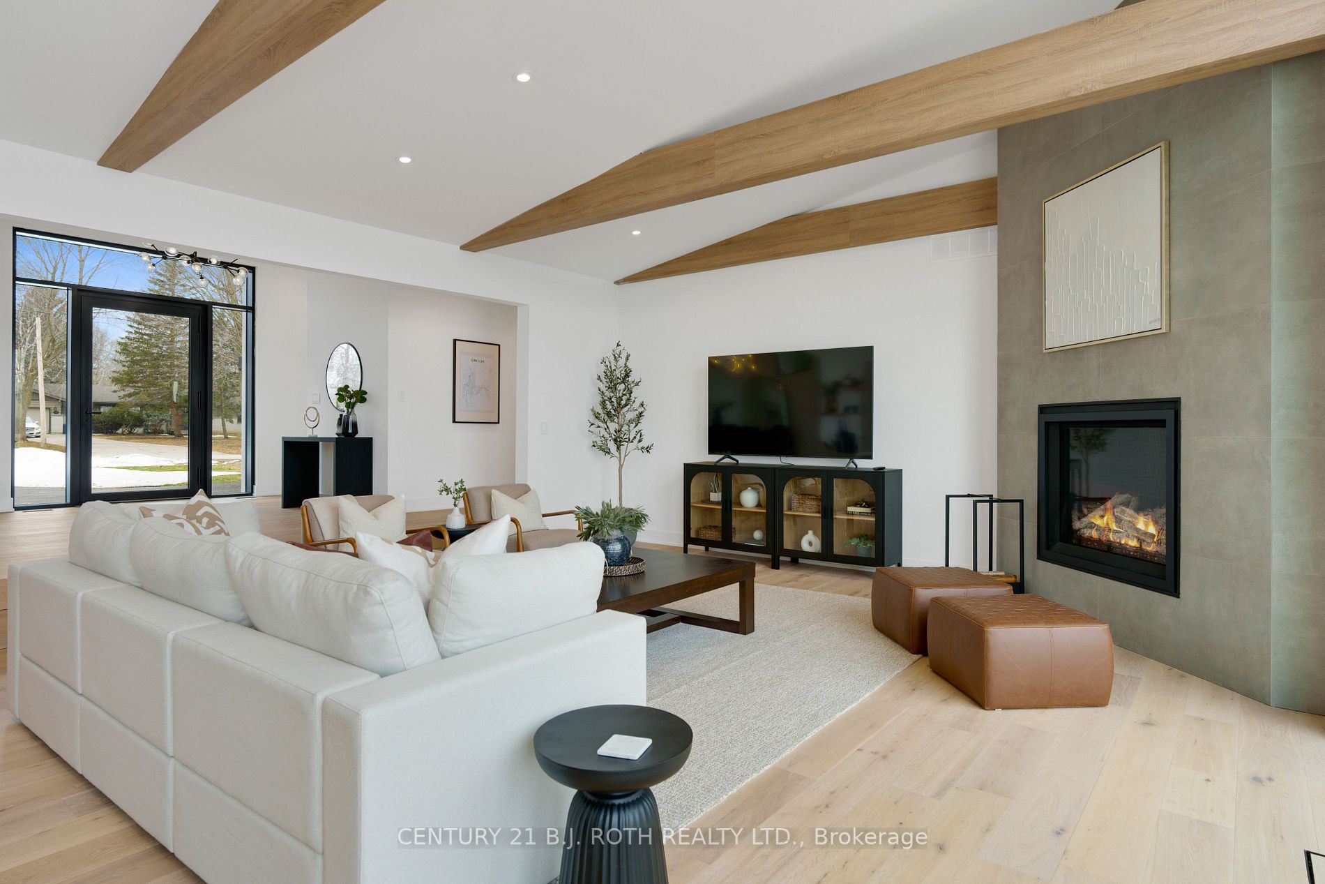 655 Glen Cres