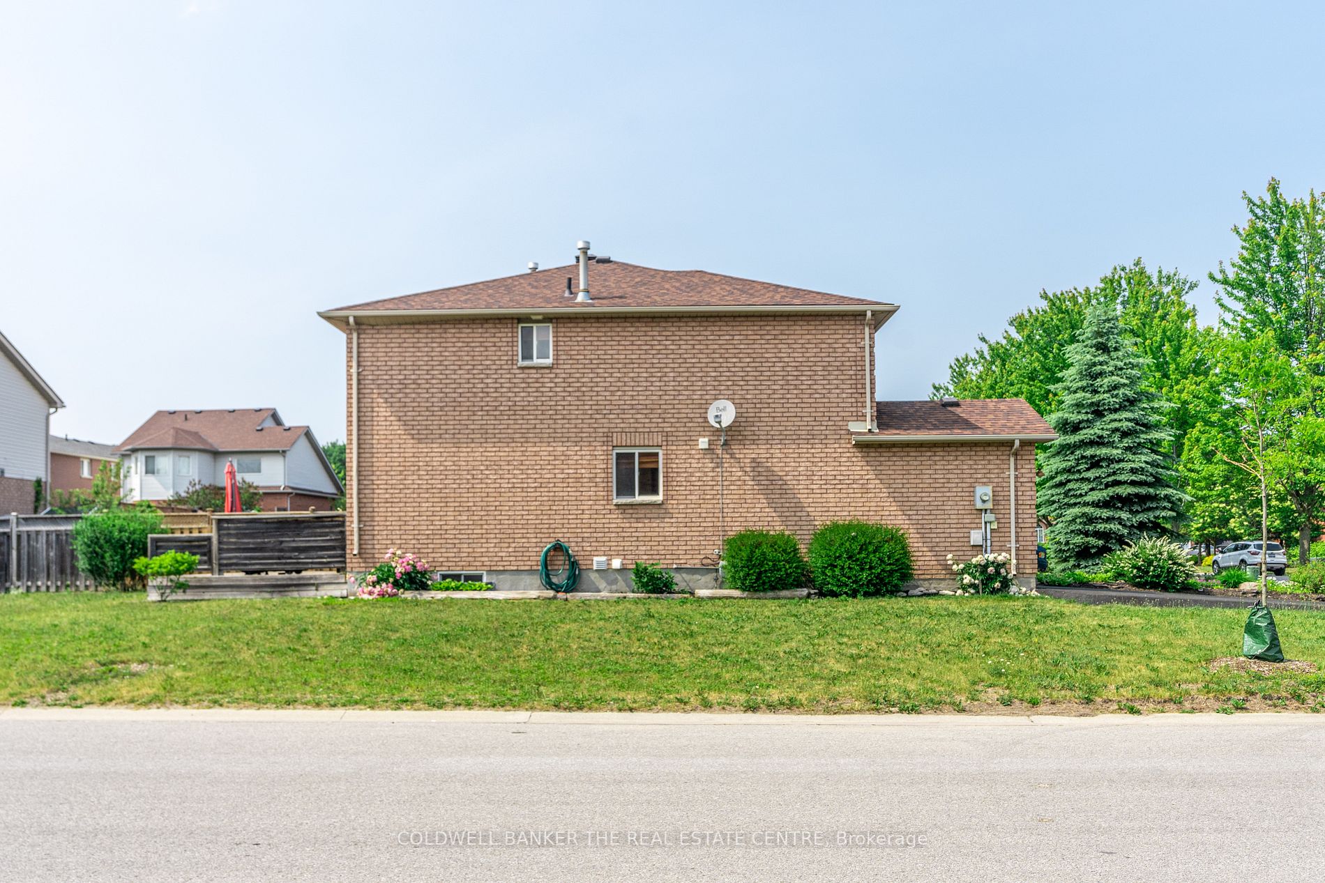 20 Silver Maple Crescent